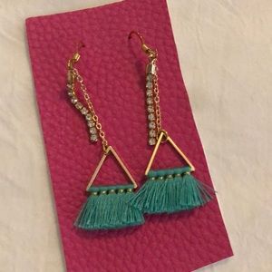 Cute never worn dangly earrings